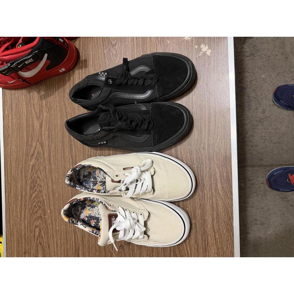Lot of 2 Vans Shoes Men’s Size‎ 8 – Beige Canvas & Black Suede/Canvas size 8